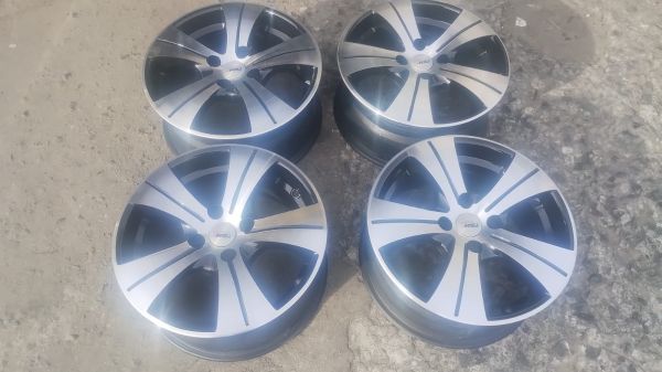 Roda Aro 15 4x100 1500 Jogo